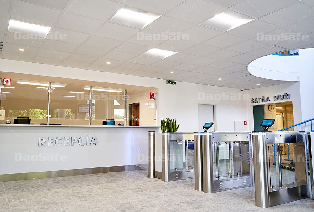 Swing turnstile gate be used for swinging bath 1